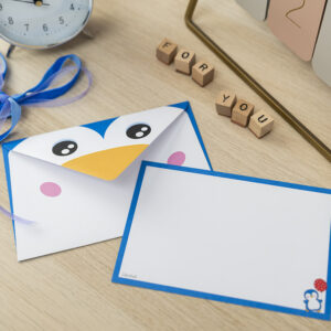 Biglietto augurale Pinguino su scrivania